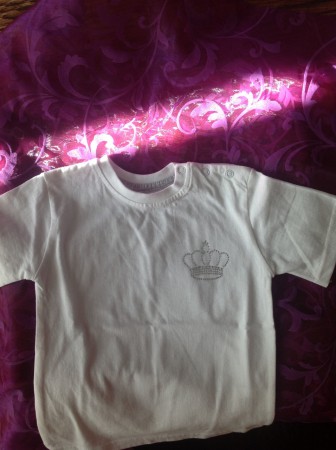 t-shirt met kroontje €2,00